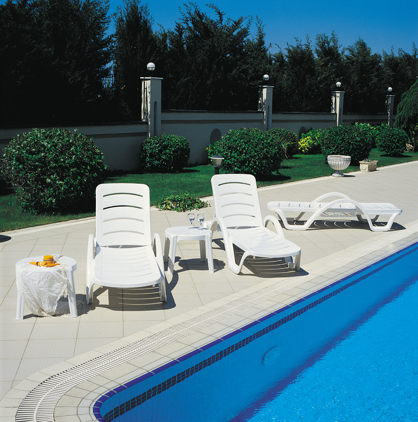 Havana-Sunlounger-Ambiance_348926a9-1db1-45c1-baf8-2991c501b1a3.jpg